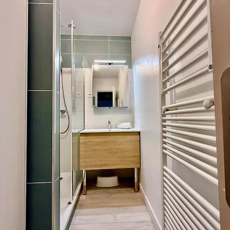 شقة Cosy -2 Chambres, Clim & Parking *