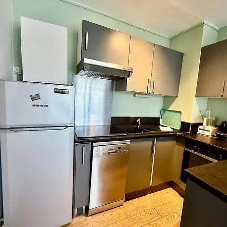 Cosy -2 Chambres, Clim & Parking *