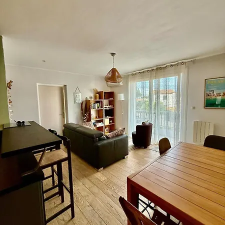 Cosy -2 Chambres, Clim & Parking * بالافاس ليه فلو