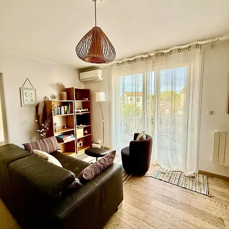 Cosy -2 Chambres, Clim & Parking *