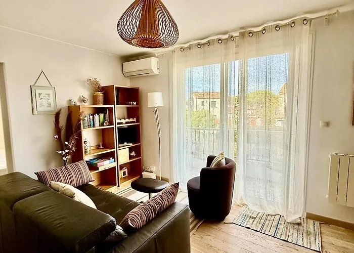 Cosy -2 Chambres, Clim & Parking *