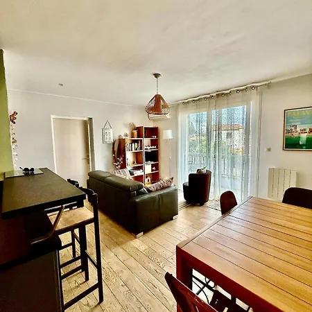 Apartamento Cosy -2 Chambres, Clim & Parking *