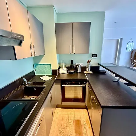 Appartamento Cosy -2 Chambres, Clim & Parking *
