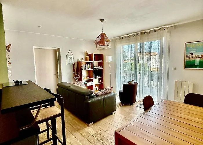 Apartamento Cosy -2 Chambres, Clim & Parking *