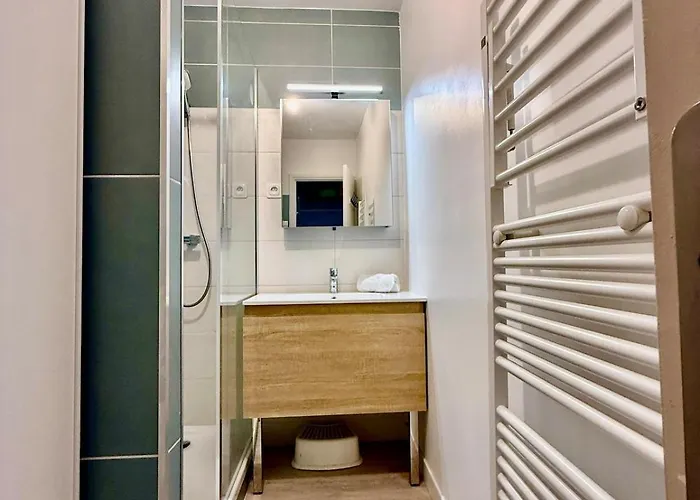 Apartamento Cosy -2 Chambres, Clim & Parking *
